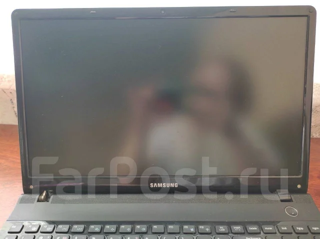Samsung 305E5A. 15.6", 1,9����, ��� 4 ��, ���� 4���, WiFi: 1, Bluetooth: 1, ����������� �� 3��. ����