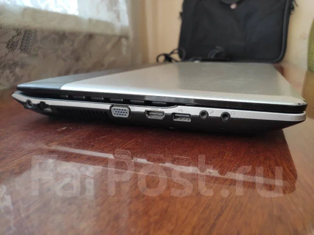 Samsung 305E5A. 15.6", 1,9����, ��� 4 ��, ���� 4���, WiFi: 1, Bluetooth: 1, ����������� �� 3��. ����