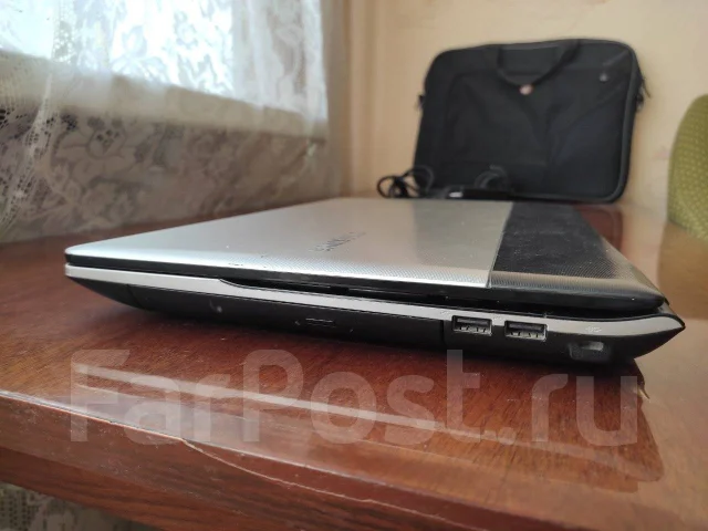 Samsung 305E5A. 15.6", 1,9����, ��� 4 ��, ���� 4���, WiFi: 1, Bluetooth: 1, ����������� �� 3��. ����