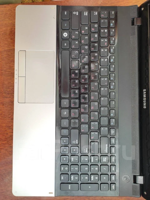 Samsung 305E5A. 15.6", 1,9����, ��� 4 ��, ���� 4���, WiFi: 1, Bluetooth: 1, ����������� �� 3��. ����