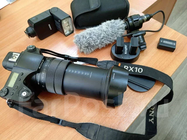 Sony Cyber-shot DSC-RX10 III. 20 � ����� ��, ���: 14� � ����� ����