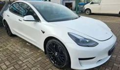 Tesla Model 3 ����