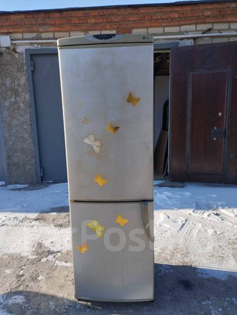 Холодильник двухкамерный LG, б/у, в наличии. Цена: 11 000₽ во Владивостоке