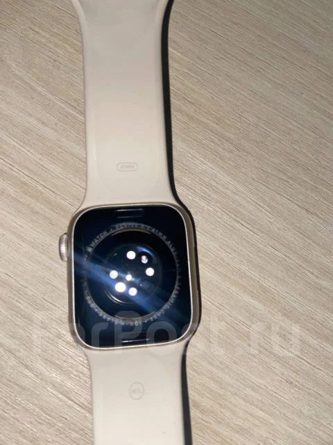 Apple Watch Series 8. GPS, IP68 ����