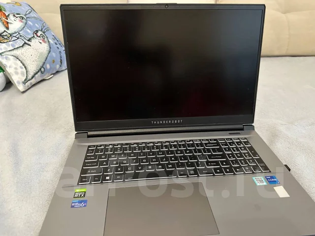 Thunderobot. 17", 2,3����, ��� 32 ��, ���� 1 000���, WiFi: 1, Bluetooth: 1, ����������� �� 6��. ����