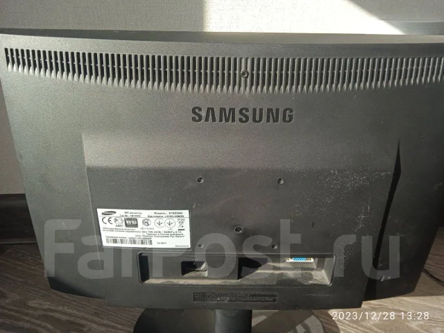 Samsung. 14", ���������� �� (LCD, LED, QLED) ����