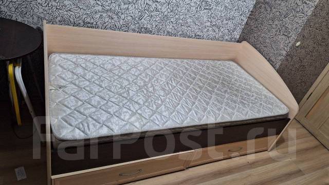 Продам односпальную кровать, дсп, матрас в комплекте, 90,0 см, 200,0 см ...