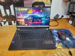 Gigabyte Aorus 15. 15.6", 240����, ��� 16 ��, ���� 1 000���, WiFi: 1, Bluetooth: 1, ����������� �� 3��. ����