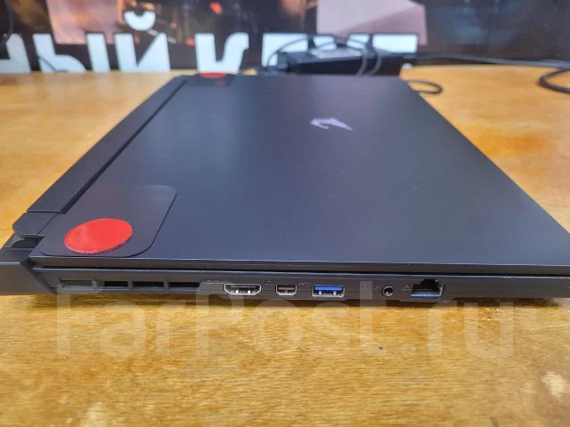 Gigabyte Aorus 15. 15.6", 240����, ��� 16 ��, ���� 1 000���, WiFi: 1, Bluetooth: 1, ����������� �� 3��. ����
