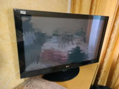 LG 42PQ200R. ������ ����