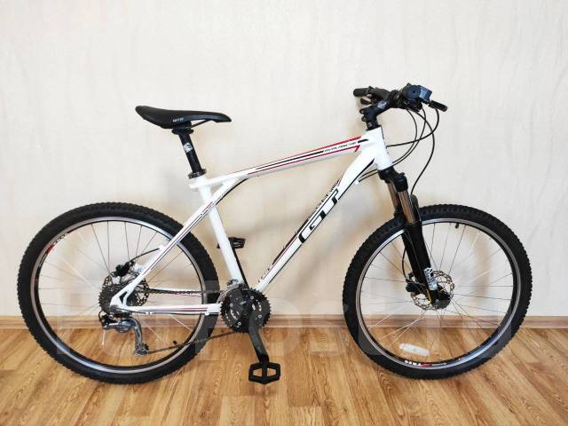 Gt avalanche best sale mountain bike 26