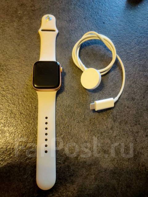 Смарт-часы Apple Watch SE 44mm, GPS, NFC, iOS, б/у, в наличии. Цена: 10 ...