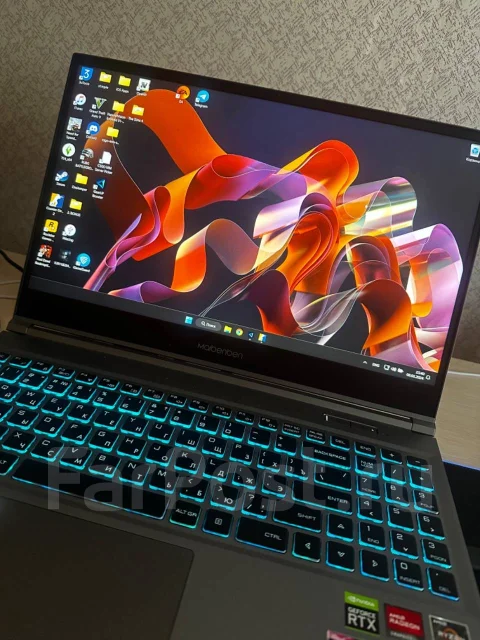 Maibenben. 15.6", 3,2����, ��� 24 ��, ���� 1 024���, WiFi: 1, Bluetooth: 1, ����������� �� 4��. ����