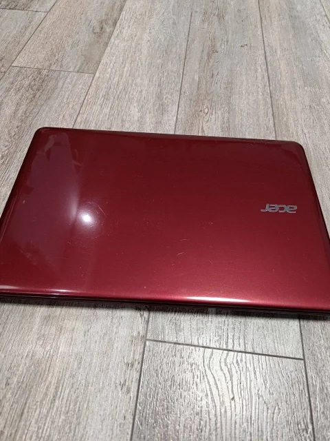 Acer Aspire E1-572G. 15.6", 1,6����, ��� 4 ��, ���� 500���, WiFi: 1, Bluetooth: 1, ����������� �� 3��. ����
