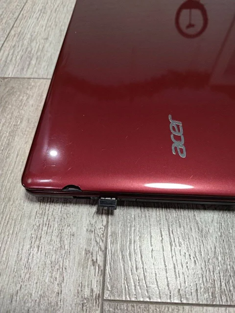 Acer Aspire E1-572G. 15.6", 1,6����, ��� 4 ��, ���� 500���, WiFi: 1, Bluetooth: 1, ����������� �� 3��. ����