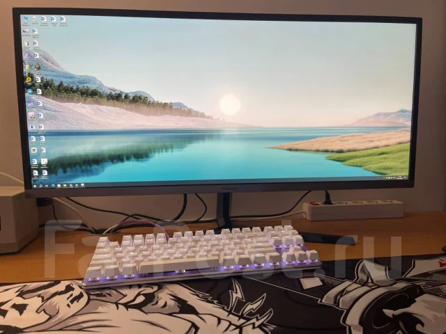 Samsung. 34", ���������� OLED ����