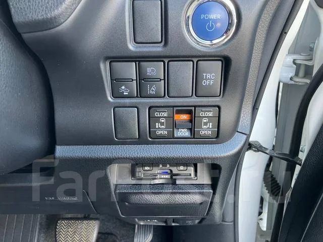 Toyota Noah. �������, ��������, 1.8 (99��.�.), ������, 33 000����. ��, �/�. ��� ����� �� ������������ ����