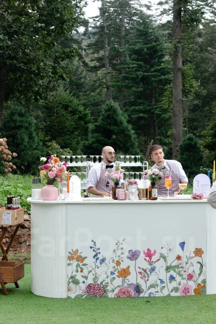 Выездной бар на свадьбу, вечеринку, день рождения. Пирамида из бокалов ...