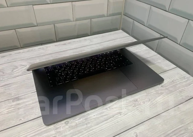 Apple MacBook Pro 15 2019. 15.4", ��� 16 ��, ���� 500���, WiFi: 1, Bluetooth: 1 ����