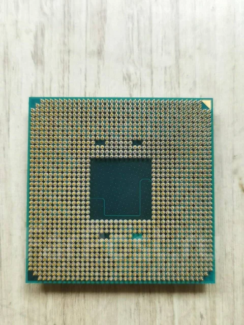 AMD Ryzen 3 2200G ����
