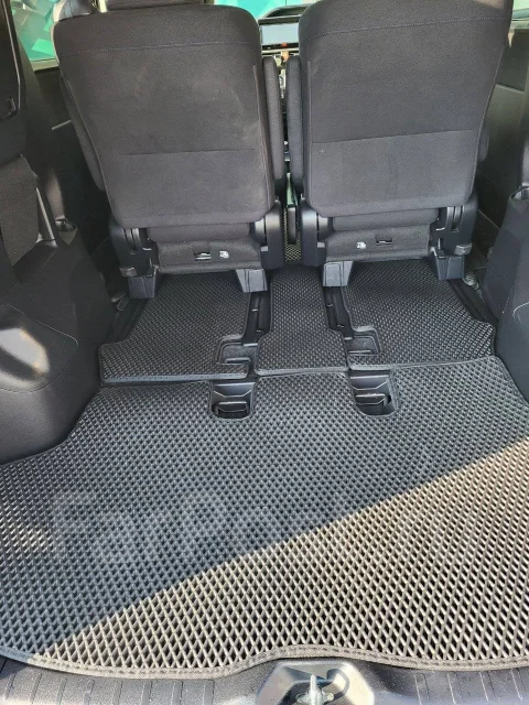 Toyota Noah. ��������, ��������, 1.8 (98��.�.), ������, 124 000����. �� ����