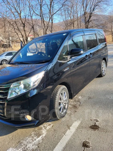 Toyota Noah. ��������, ��������, 1.8 (98��.�.), ������, 124 000����. �� ����