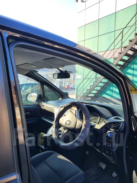 Toyota Noah. ��������, ��������, 1.8 (98��.�.), ������, 124 000����. �� ����