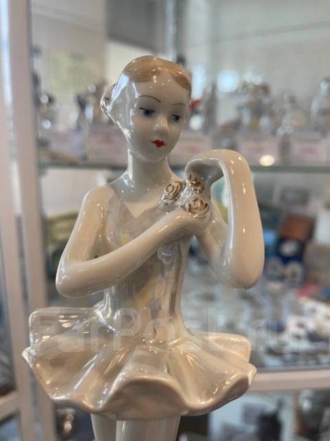 Фарфоровая Статуэтка " Балерина с цветком " Верблики ДФЗ. В коллекцию ...