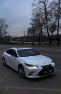 Lexus ES300h.   