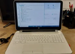 HP Pavilion 15. 15.6", 2,1����, ��� 8 ��, ���� 256���, WiFi: 1, Bluetooth: 1, ����������� �� 2��. ����