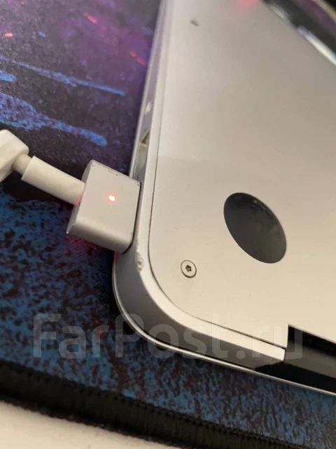 Apple MacBook Air 13 2013 Mid MD761. 13", 1,3����, ��� 4 ��, ���� 128���, WiFi: 1, Bluetooth: 1, ����������� �� 6��. ����