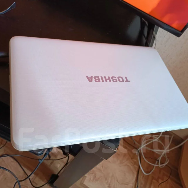 Toshiba Satellite C850-B6W. 15.6", 200����, ��� 4 ��, ���� 512���, WiFi: 1, Bluetooth: 1 ����