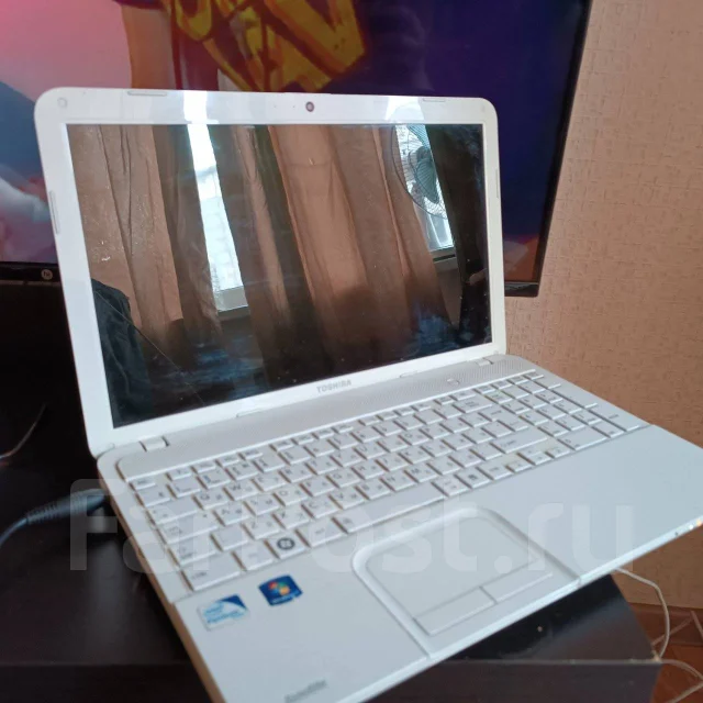 Toshiba Satellite C850-B6W. 15.6", 200����, ��� 4 ��, ���� 512���, WiFi: 1, Bluetooth: 1 ����