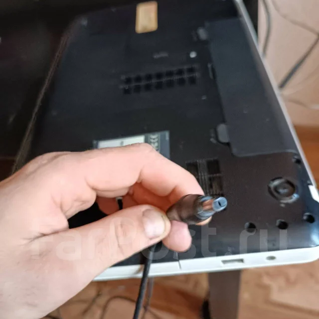 Toshiba Satellite C850-B6W. 15.6", 200����, ��� 4 ��, ���� 512���, WiFi: 1, Bluetooth: 1 ����