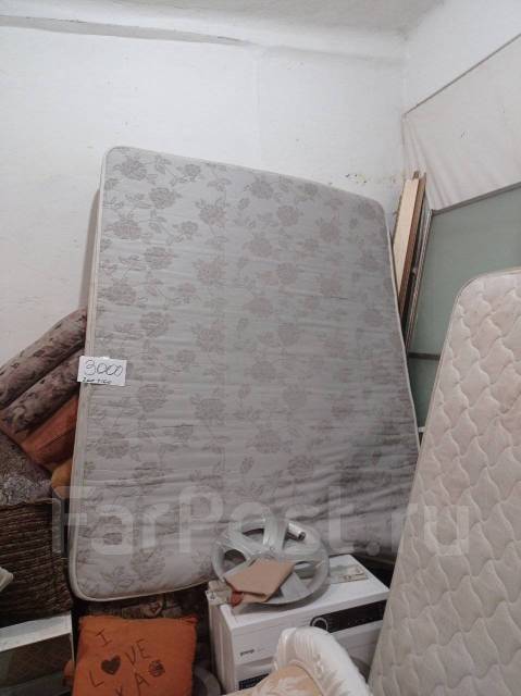 Матрац 160*200, б/у, в наличии. Цена: 3 000₽ во Владивостоке