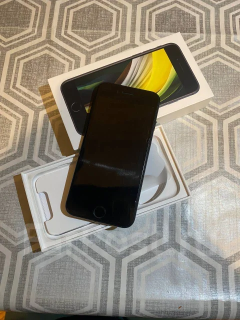 Apple iPhone SE 2020. �/�, 64 ��, ������, 3G, 4G LTE, Dual-SIM, NFC ����