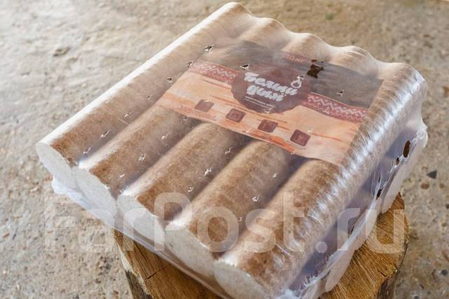 Сосиски из говядины для гриля в/у зам. 10 дымов. Колбаски полукопченые дымов охотничьи. "дымов" 960 гр (россия). Мясные чипсы красное и белое.