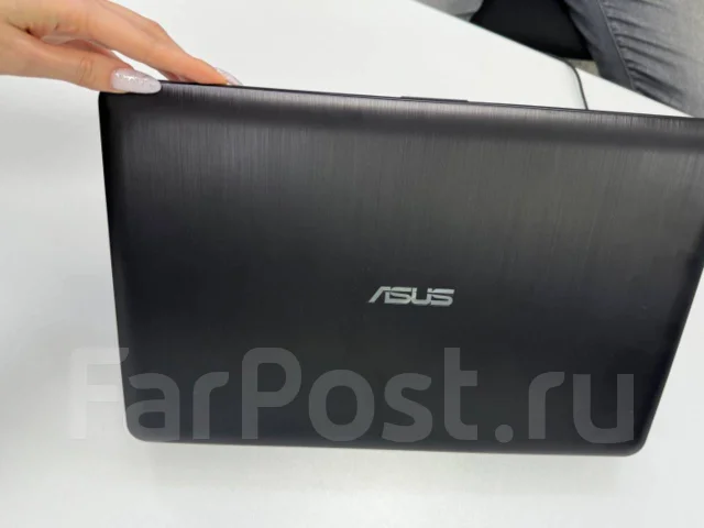Asus X540S. 15.6", 2,4����, ��� 2048 ��, ���� 500���, WiFi: 1, Bluetooth: 1 ����