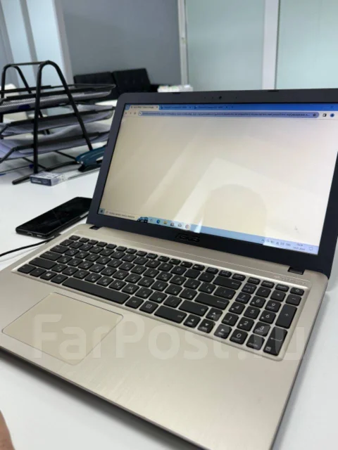 Asus X540S. 15.6", 2,4����, ��� 2048 ��, ���� 500���, WiFi: 1, Bluetooth: 1 ����