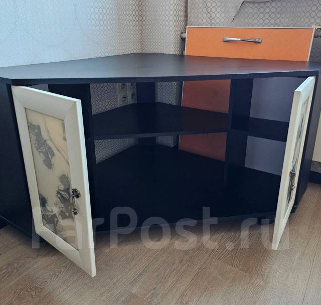 Тумбочка угловая под телевизор, чёрный, 127,0 см, 59,0 см, 75,0 см, б/у ...