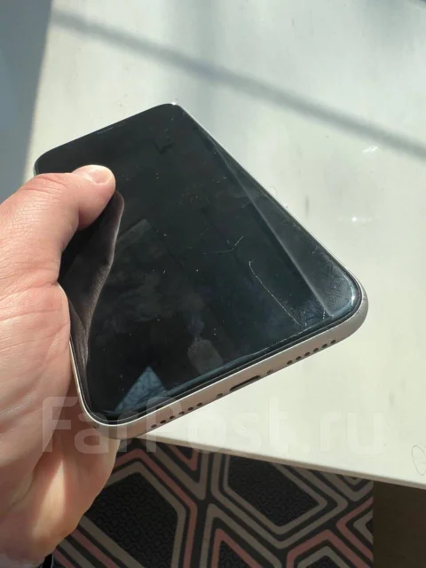 Apple iPhone 11. �/�, 64 ��, �����, 3G, 4G LTE, NFC ����