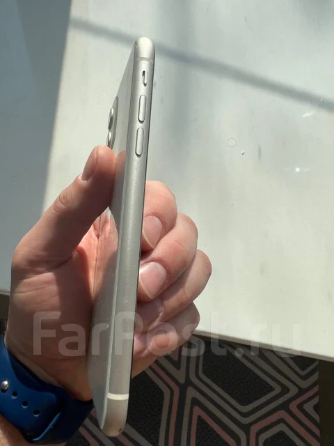 Apple iPhone 11. �/�, 64 ��, �����, 3G, 4G LTE, NFC ����