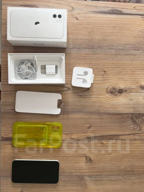 Apple iPhone 11. �/�, 64 ��, �����, 3G, 4G LTE, NFC ����