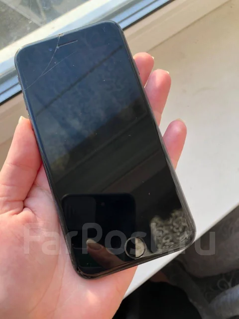Apple iPhone 8. �/�, 64 ��, ������, 3G, 4G LTE, ����������, NFC ����