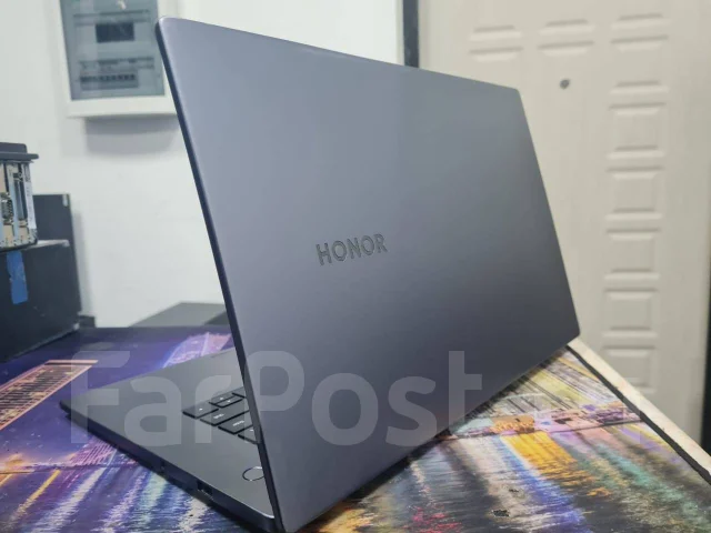 Honor MagicBook 15. 15.6", ��� 8 ��, WiFi: 1, Bluetooth: 1, ����������� �� 5��. ����