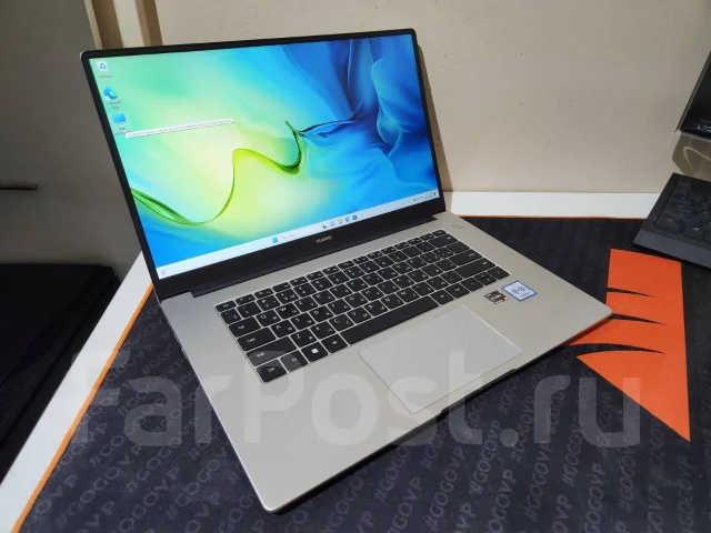 Huawei MateBook D 15. 15.6", ��� 8 ��, ���� 256���, WiFi: 1, Bluetooth: 1, ����������� �� 5��. ����