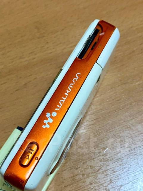Sony Ericsson Walkman W700i. �/� ����