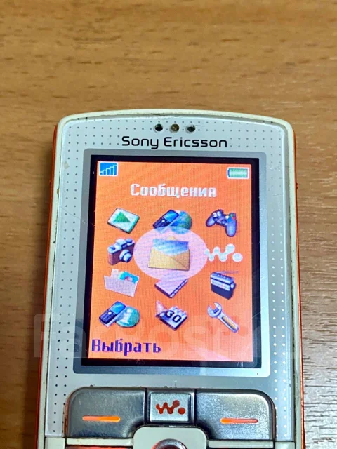 Sony Ericsson Walkman W700i. �/� ����