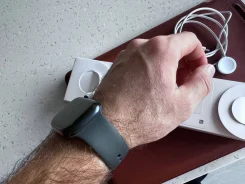Apple Watch Series 8. GPS, NFC, IP67, IP68 ����