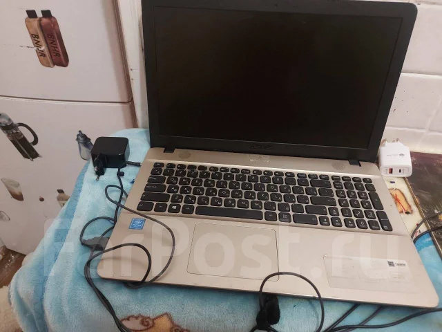 Asus VivoBook Max. 15.6", 1,1����, ��� 4 ��, ���� 4���, WiFi: 1 ����